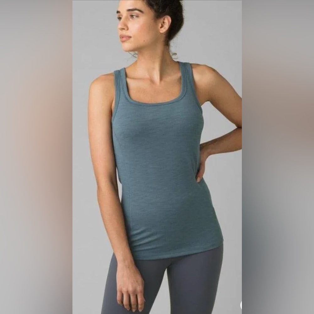 prAna $69 Becksa Tank Top Dusty Aloe Heather XS Built-in Shelf Bra EUC